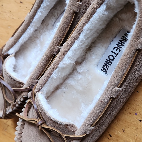 Minnetonka Women’s Faux Fur Lined Slipper Tan Brown Moccasins Suede 4052 Size 7M - Picture 8 of 9